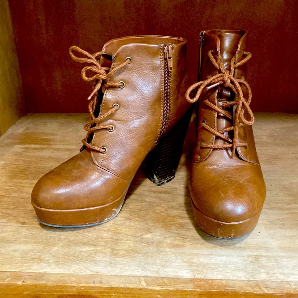 Brown Platform Heeled Boots! Size 6.5!